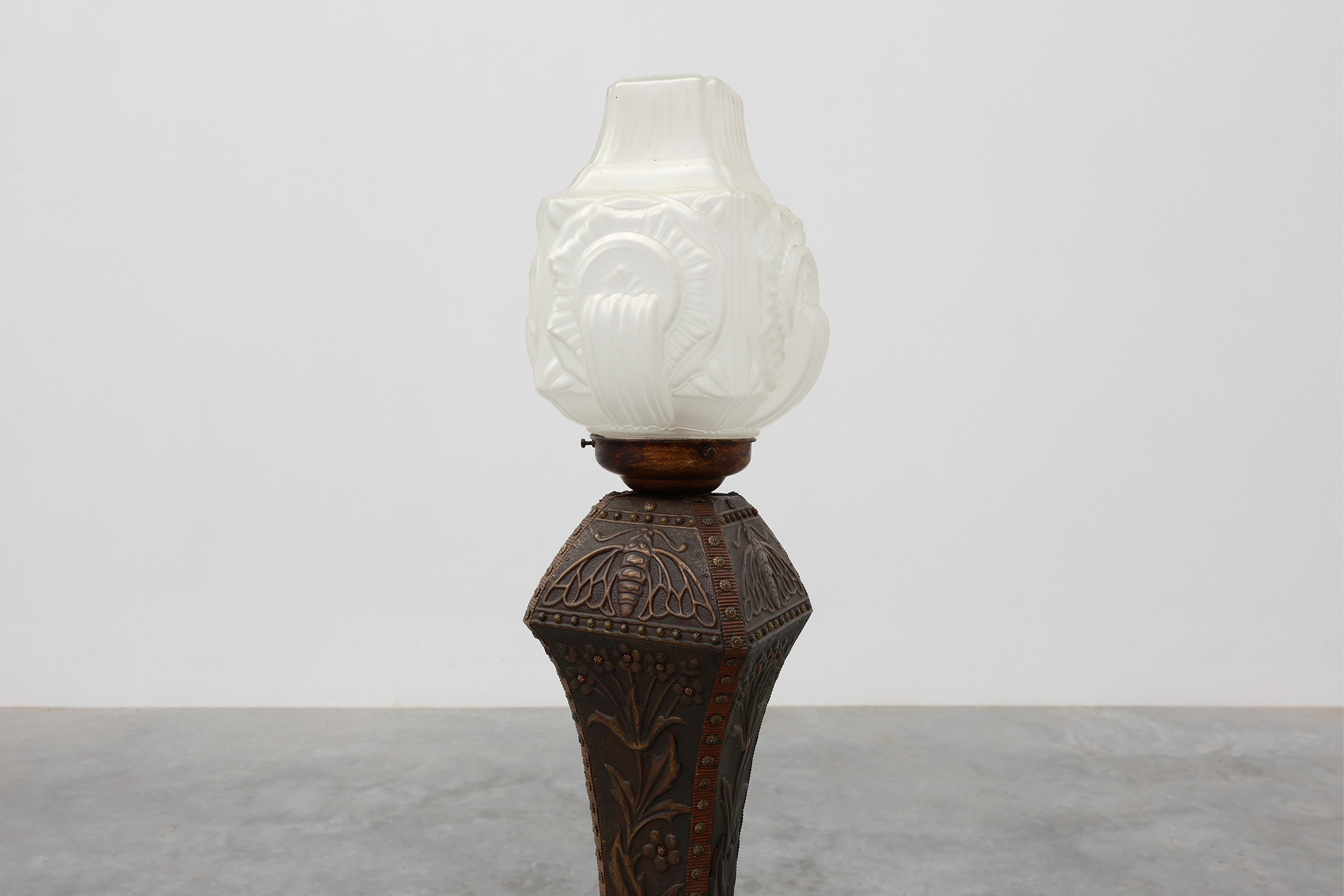 Art Nouveau floorlamp in hammered copper with frosted glass hood, Belgium ca. 1910thumbnail